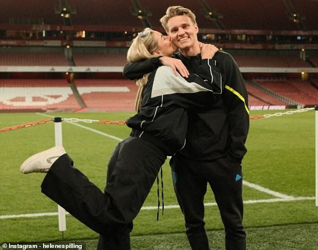 لقد شوهدت في عدد من مباريات أرسنال لدعم حبيبها منذ أن التقى الثنائي