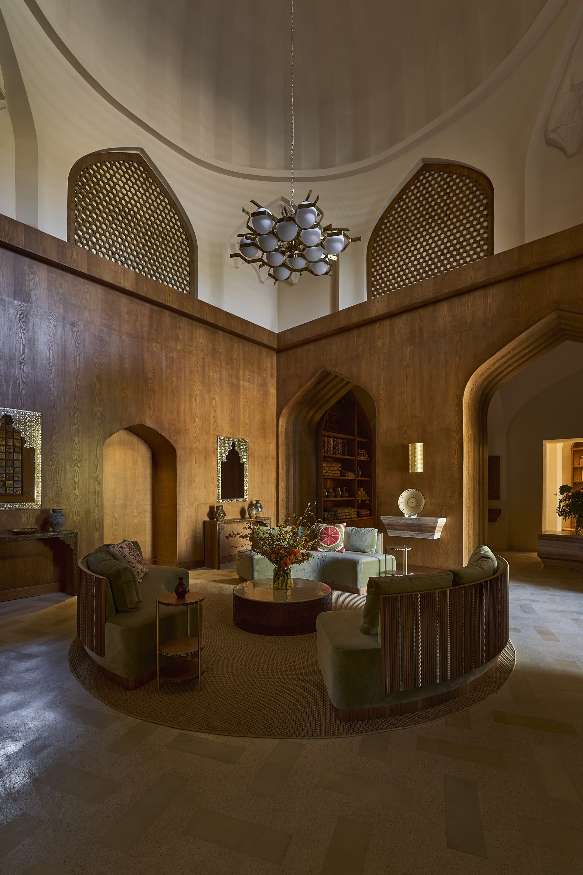 اعتمدت دبس منظور القرن الحادي والعشرين في تصميم المكان مع الحفاظ على هيكله الأصلي من القرن الثامن عشر.