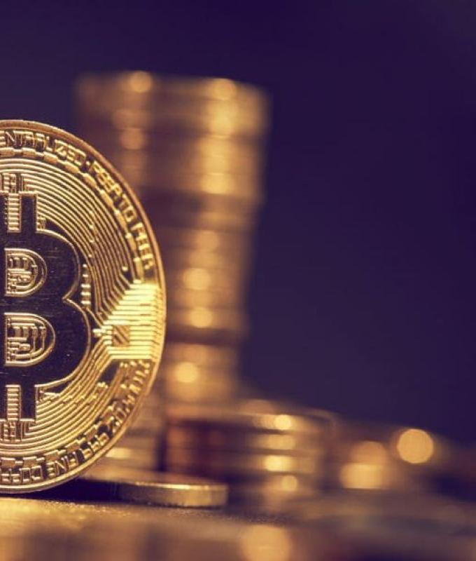 “بتكوين” تهبط