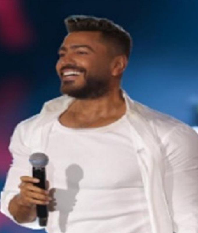 سقط أرضاً... ما حقيقة تعرّض تامر حسني لوعكة صحيّة؟ (فيديو)