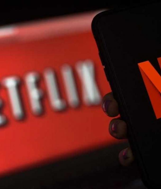 ترامب يطالب “نتفليكس” بطرد مستشارة أوباما وبايدن