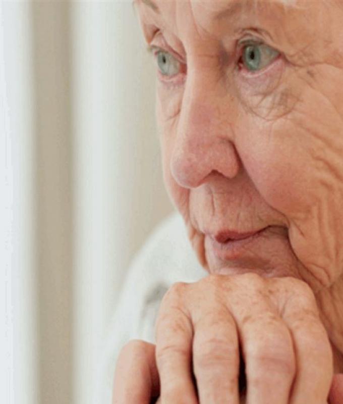 7 مؤشرات مبكرة في منتصف العمر قد تنذر بالخرف