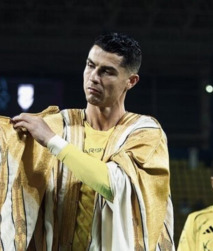 رونالدو يشتري ألميريا.. و"قانون بيكيه" بالمرصاد: هل انتهى حلم العودة؟