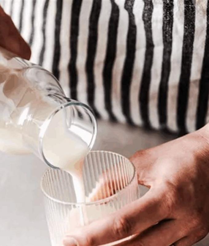 "بدائل الحليب للكالسيوم".. 12 خياراً يرفع حصتك اليومية من دون كوب حليب