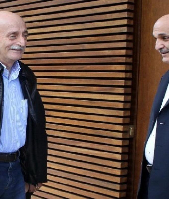 هل حذّر جنبلاط جعجع من المساس بملف النازحين؟