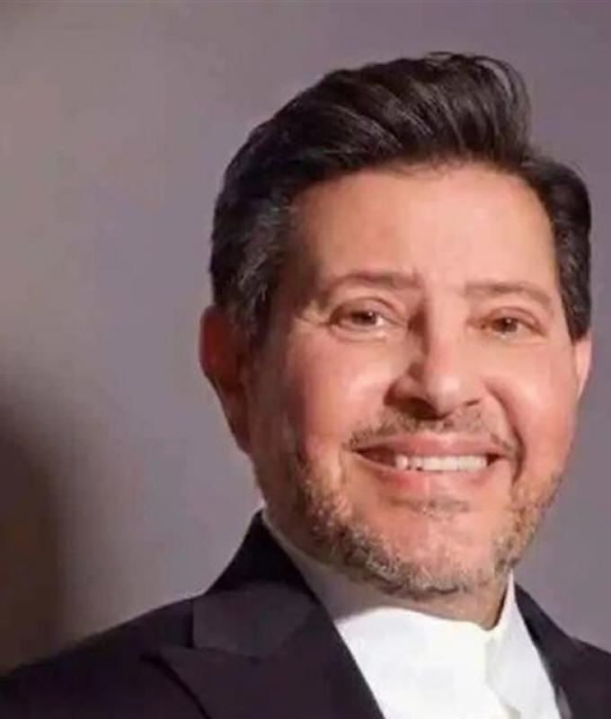 تم نقله إلى فرنسا.. هذه آخر تطورات حالة الفنان هاني شاكر الصحية
