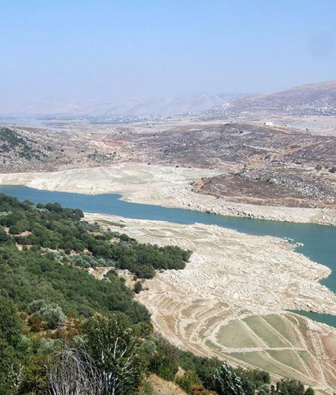 إسرائيل تستهدف جسر وعبارة فوق نهر الليطاني