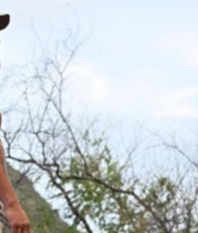 بسبب الطقس العاصف... ممثل شهير غادر وعائلته المنزل