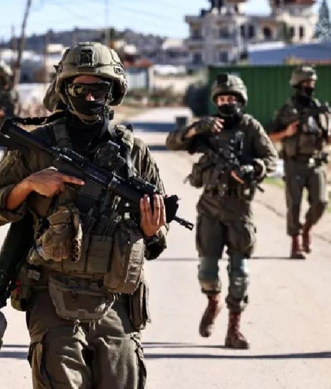 بالفيديو: الجيش الإسرائيلي يعتقل مسؤولًا في “السرايا اللبنانية”