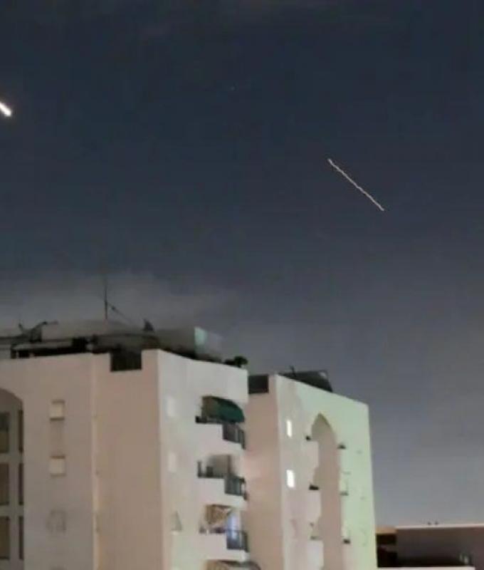 صواريخ من إيران و”الحزب” تستهدف إسرائيل