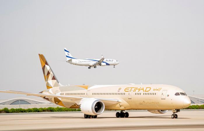 الاتحاد الإماراتية توقع اتفاقا مع “إسرا إير” لتدريب الطيارين