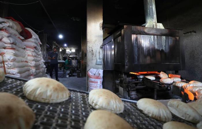 بعد النفط.. خبز طرابلس يشعل نارا بين السراج والمركزي