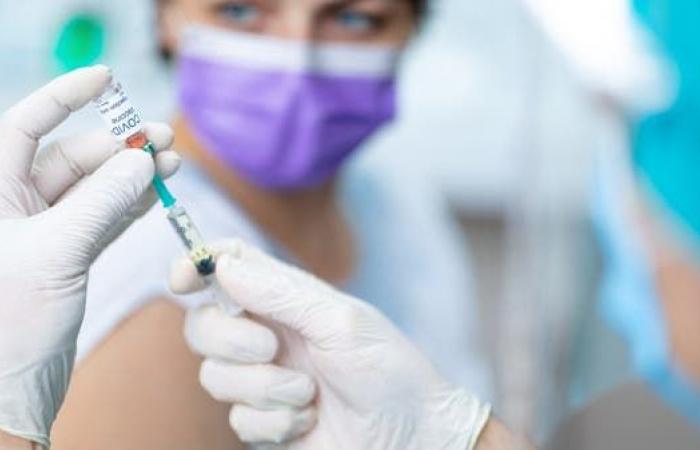 تحورات كورونا واللقاحات ومناعة القطيع.. تفاصيل هامة من الصحة العالمية