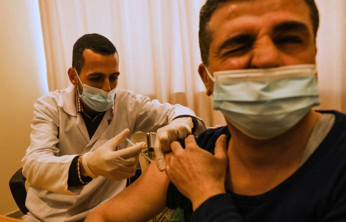 الصحة العالمية للعربية.نت: فعالية اللقاحات لم تتأثر بالتحورات
