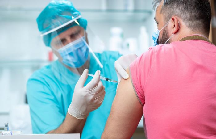 أسترازينيكا تؤكد: لا دليل على تجلط الدم بسبب اللقاح