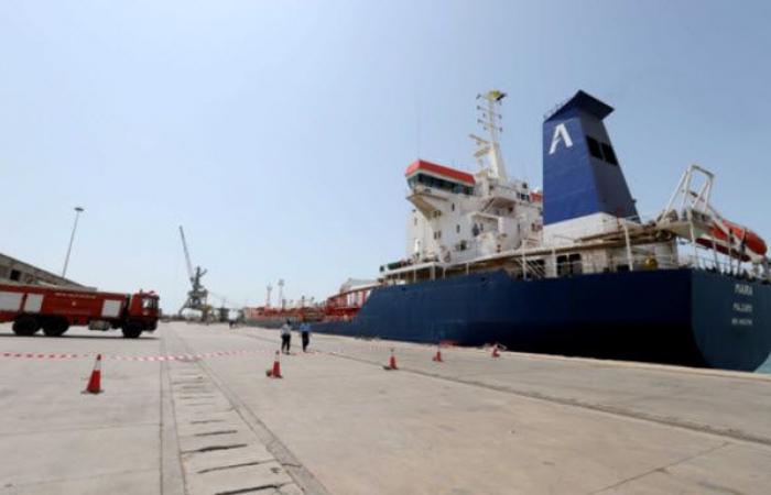 التحالف الدولي يسمح لأربع سفن وقود بدخول ميناء الحديدة اليمني