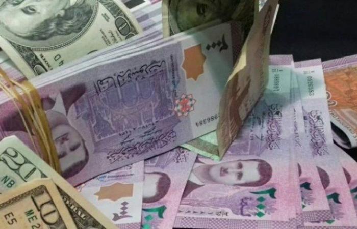ارتفاع قياسي لليرة السورية أمام الدولار