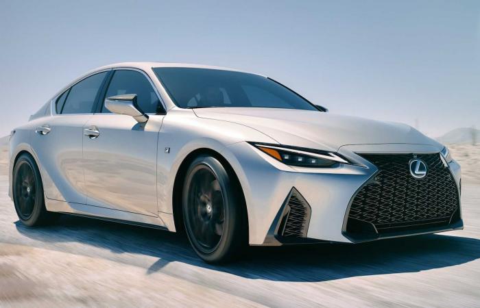 Lexus تطور سيارة LF-Z الكهربائية الفاخرة