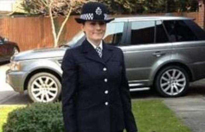 بريطانية من ضابطة في الشرطة الى عارضة أزياء