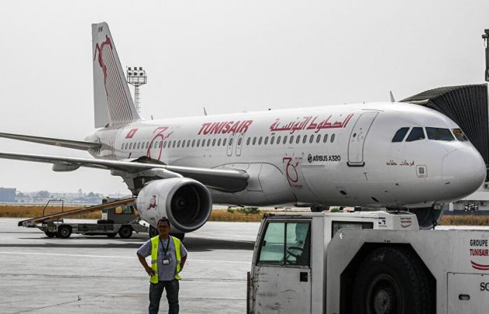 مشاجرة عنيفة داخل طائرة تونسية – فيديو