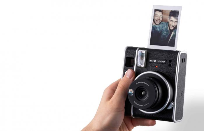 instax mini 40 .. كاميرا فورية جديدة من فوجي فيلم