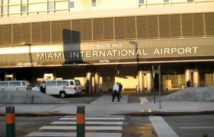 فوضى في مطار ميامي بعد إلغاء 100 رحلة جوية