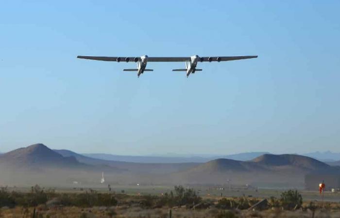 Stratolaunch تكمل ثاني رحلة لأكبر طائرة في العالم