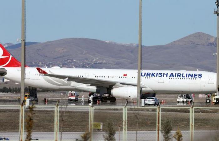 هبوط أول طائرة تركية بالبحرين