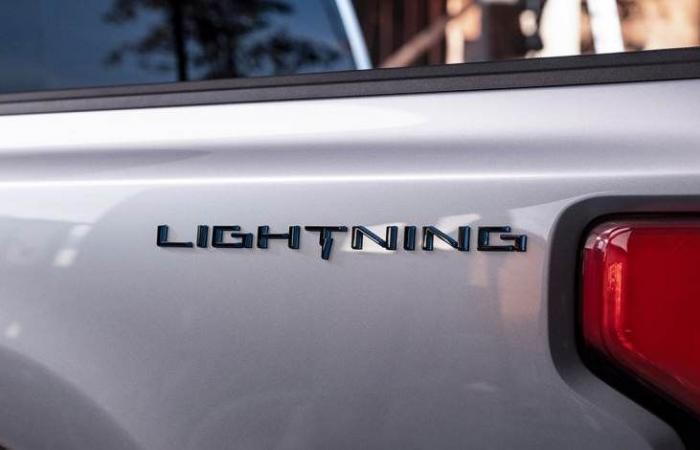 فورد تكشف عن سيارتها الكهربائية F-150 Lightning