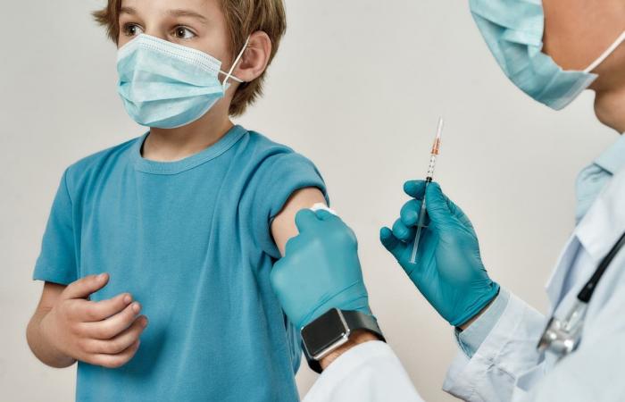 لماذا يجب تطعيم الأطفال بلقاح كورونا؟ إليك الإجابة