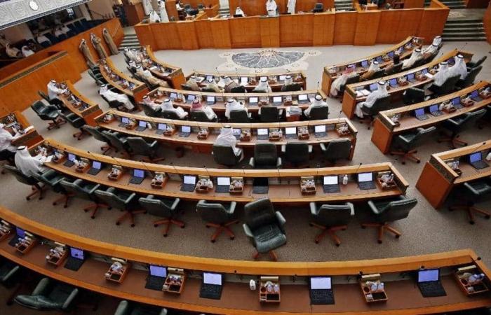 حادث غريب يسبب رفع جلسة مجلس الأمة الكويتي