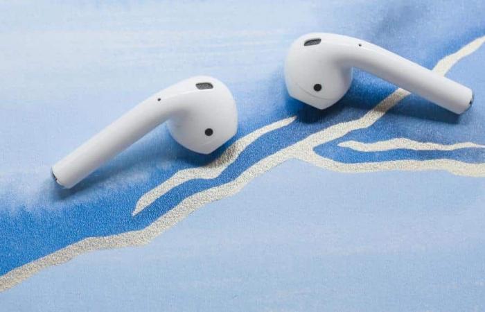 آبل تخطط لإعادة تصميم AirPods لعام 2021