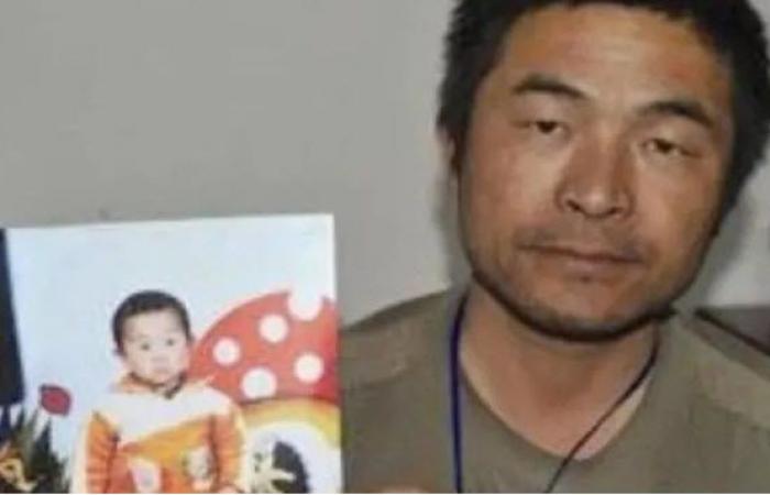 صيني يعثر على ابنه المختطف بعد رحلة بحث استغرقت 24 عاما