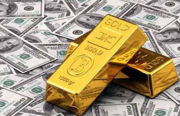 الذهب يهبط بفعل صعود الدولار
