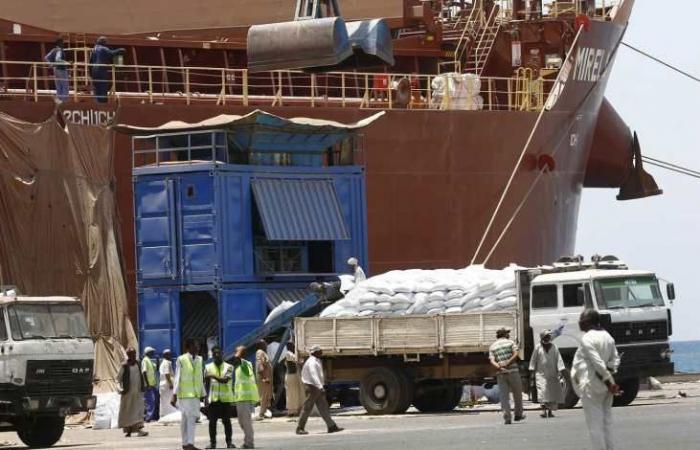 السودان : محتجون يغلقون ميناء بورتسودان