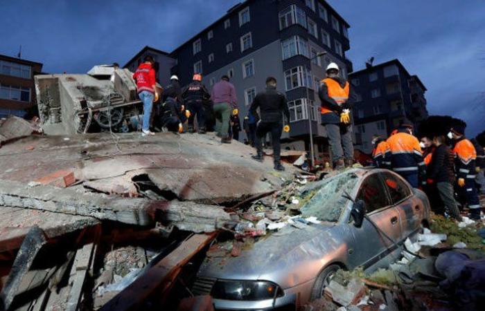 بالفيديو ـ 3 وفيات و14 إصابة بانهيار مبنى في تركيا