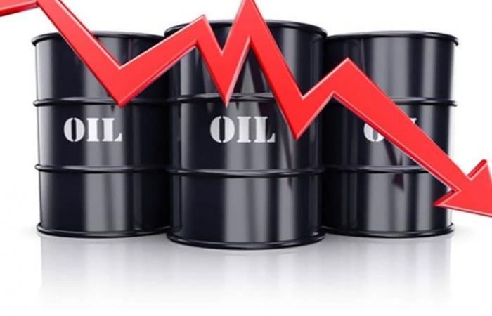 تراجع أسعار النفط 5%