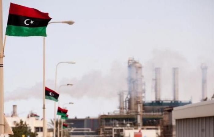 ليبيا : حرس المنشآت يوقف الإنتاج في عدد من الحقول النفطية