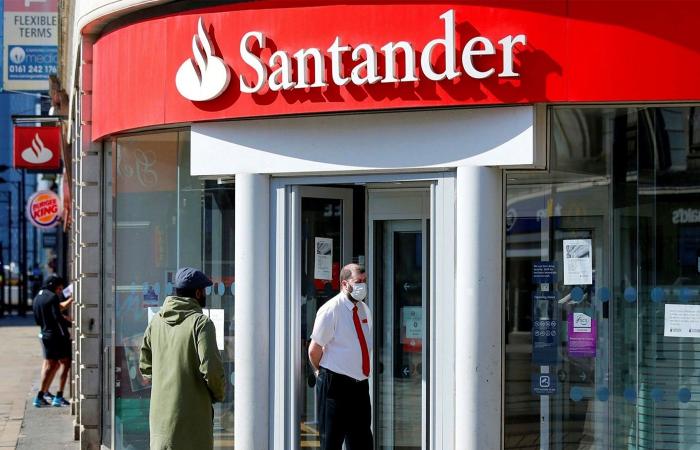 بنك سانتاندير يوزع 170 مليون دولار بالخطأ في بريطانيا