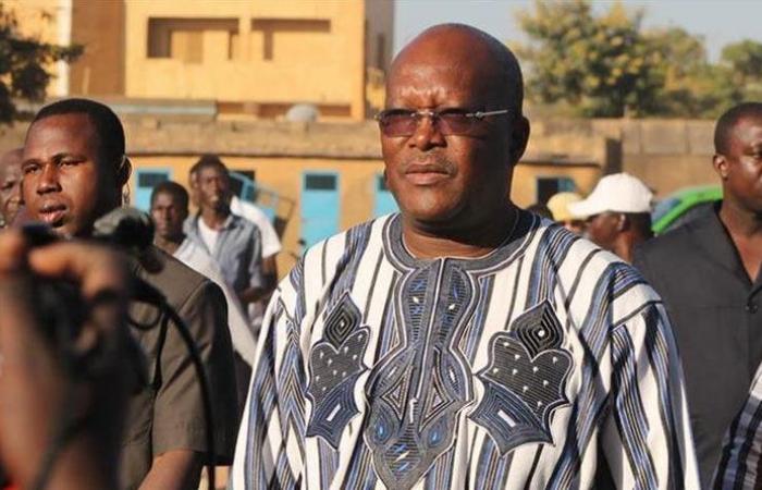 رئيس بوركينا فاسو ينجو من محاولة اغتيال