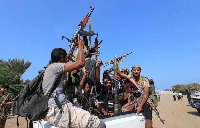 الحوثيون يقصفون المدنيين بالحديدة ويستهدفون مسجداً بـ”بالستي”