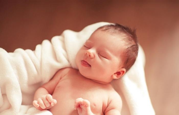 هل يمكن للطفل حديث الولادة أن يرى؟