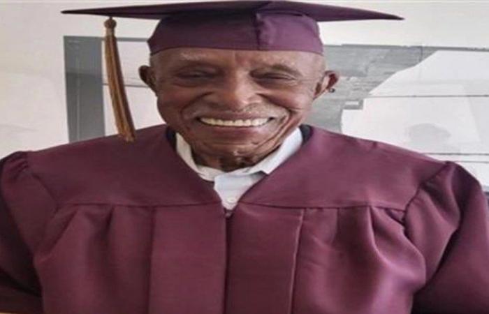 حصل على الشهادة الثانوية في عمر 101 عام