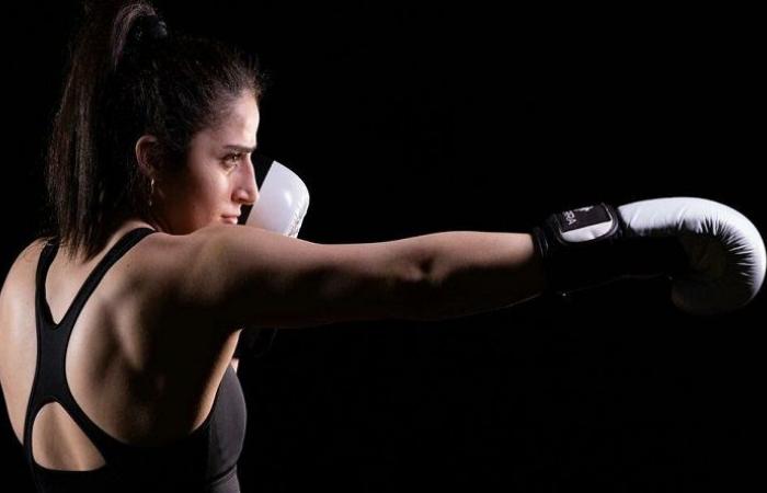 بطلة الـ”MMA” اللبنانية ساندرا سكّر تكشف عن تكتيكها القتالي