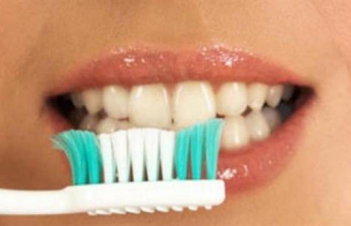 حيلة لتبييض الأسنان باستخدام 3 مكونات منزلية