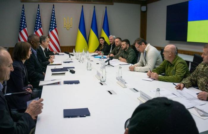 أوستن وبلينكن في كييف… ماذا دار بالاجتماعات الأميركية الأوكرانية؟