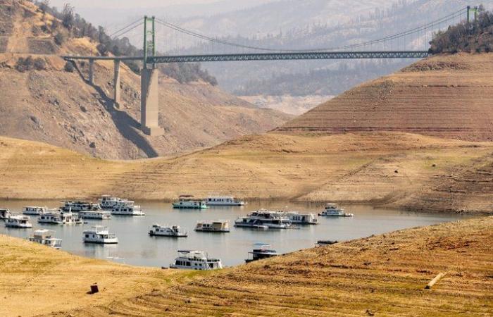 جفاف بحيرة أميركية يكشف مفاجأة مدفونة منذ 3 عقود