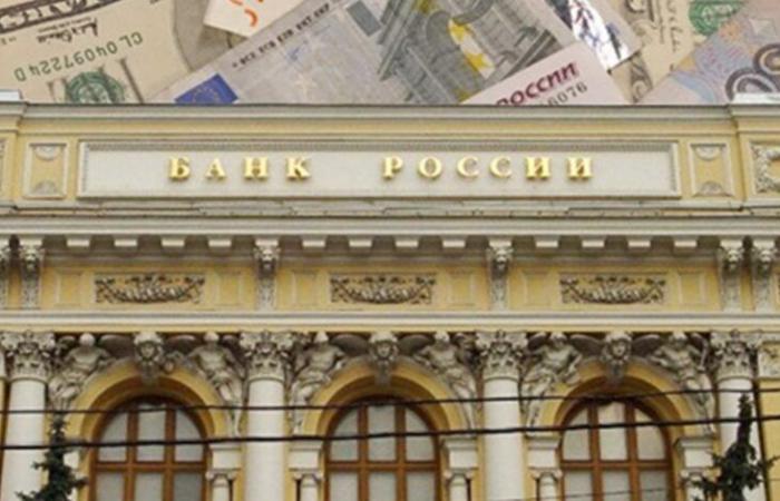 البنك المركزي الروسي يرفع الحظر عن البيع بالمزايدات العلنية في البورصة