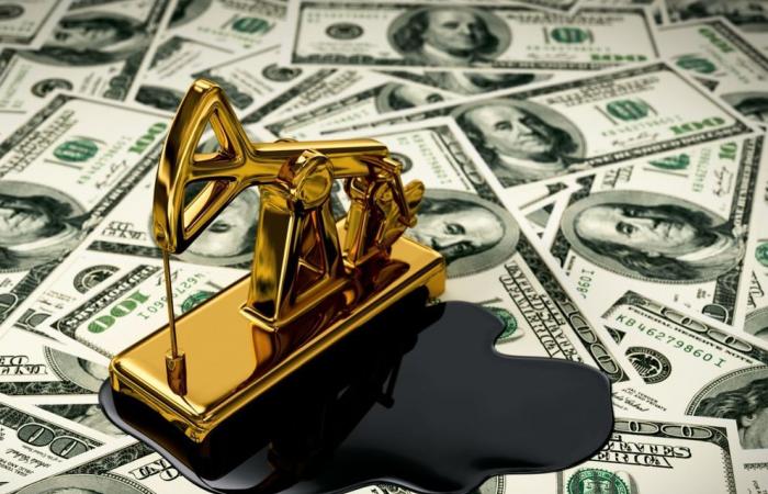قفزة بأسعار الذهب والنفط وتراجع مؤشر الدولار