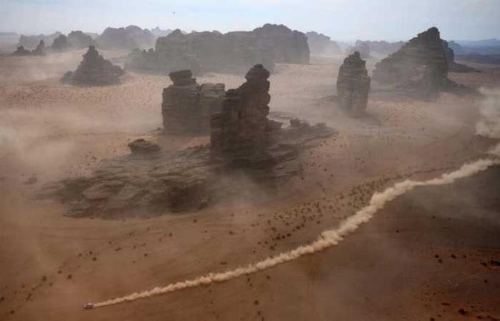 بالفيديو: صحراء سعودية تتحول إلى ملعب للرياضات الشتوية قريباً
